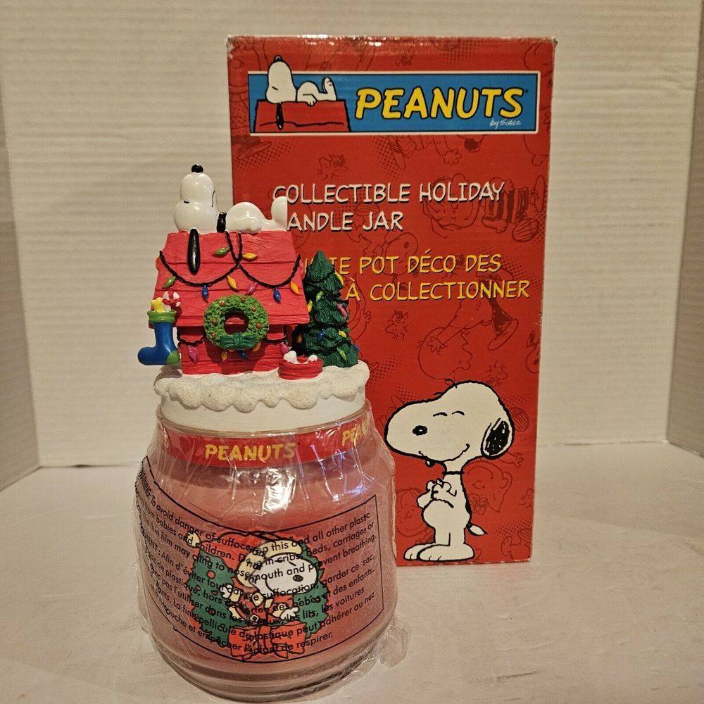 Peanuts Collectible Holiday Candle Jar "Snoopy" by AVON 2004 New in Original Box